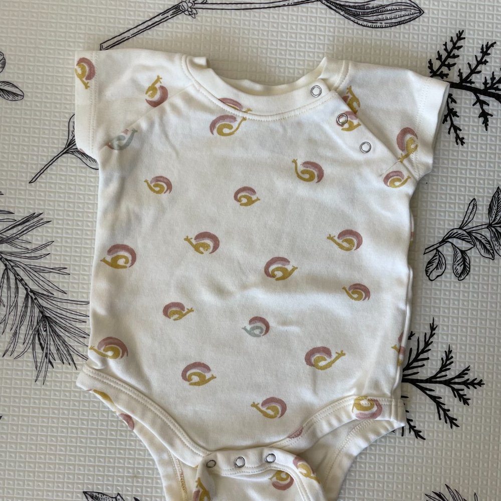 Pehr Short Sleeve Shoulder Snap One-Piece - Sweet Snail 3-6m / 38cm